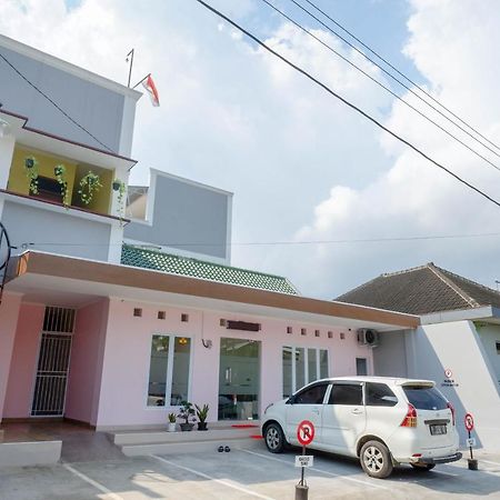 Reddoorz Near Rita Supermall Purwokerto 2 Екстер'єр фото