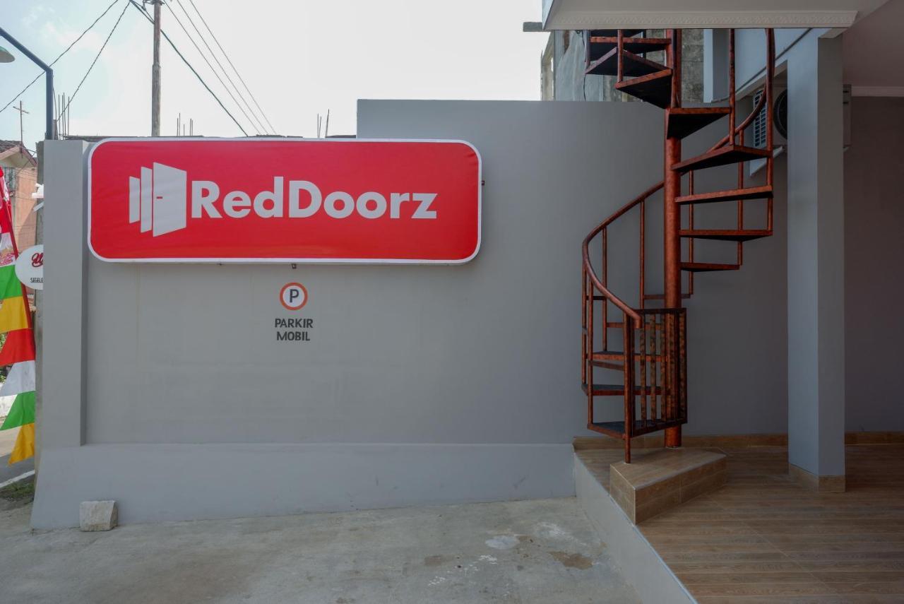 Reddoorz Near Rita Supermall Purwokerto 2 Екстер'єр фото