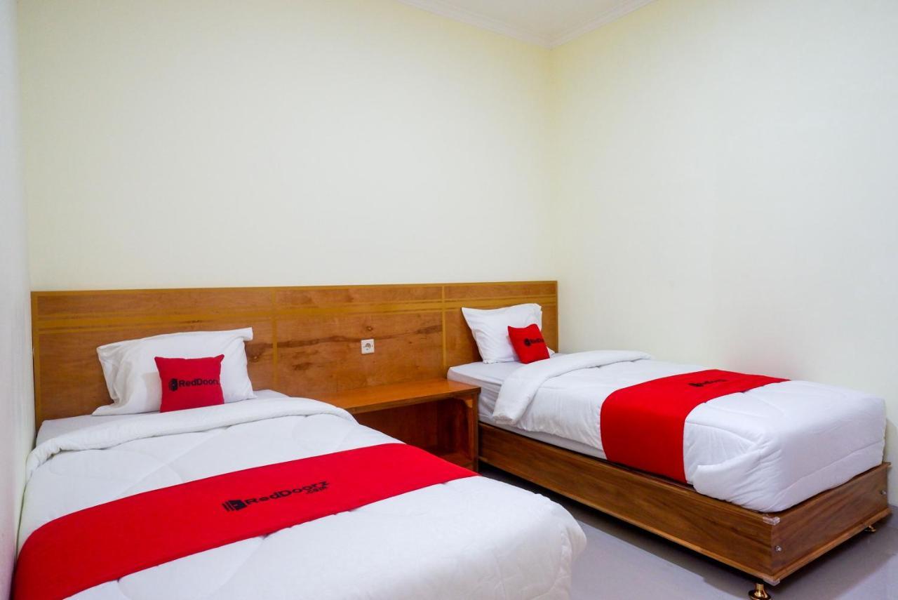 Reddoorz Near Rita Supermall Purwokerto 2 Екстер'єр фото