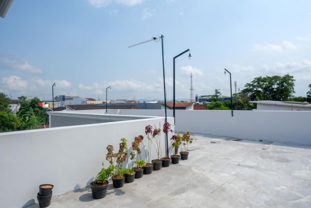 Reddoorz Near Rita Supermall Purwokerto 2 Екстер'єр фото