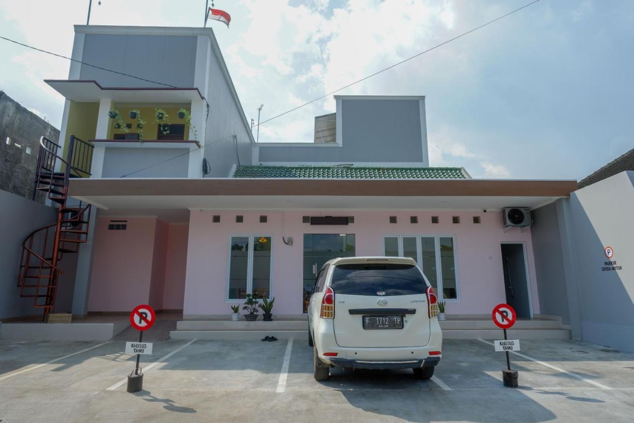 Reddoorz Near Rita Supermall Purwokerto 2 Екстер'єр фото